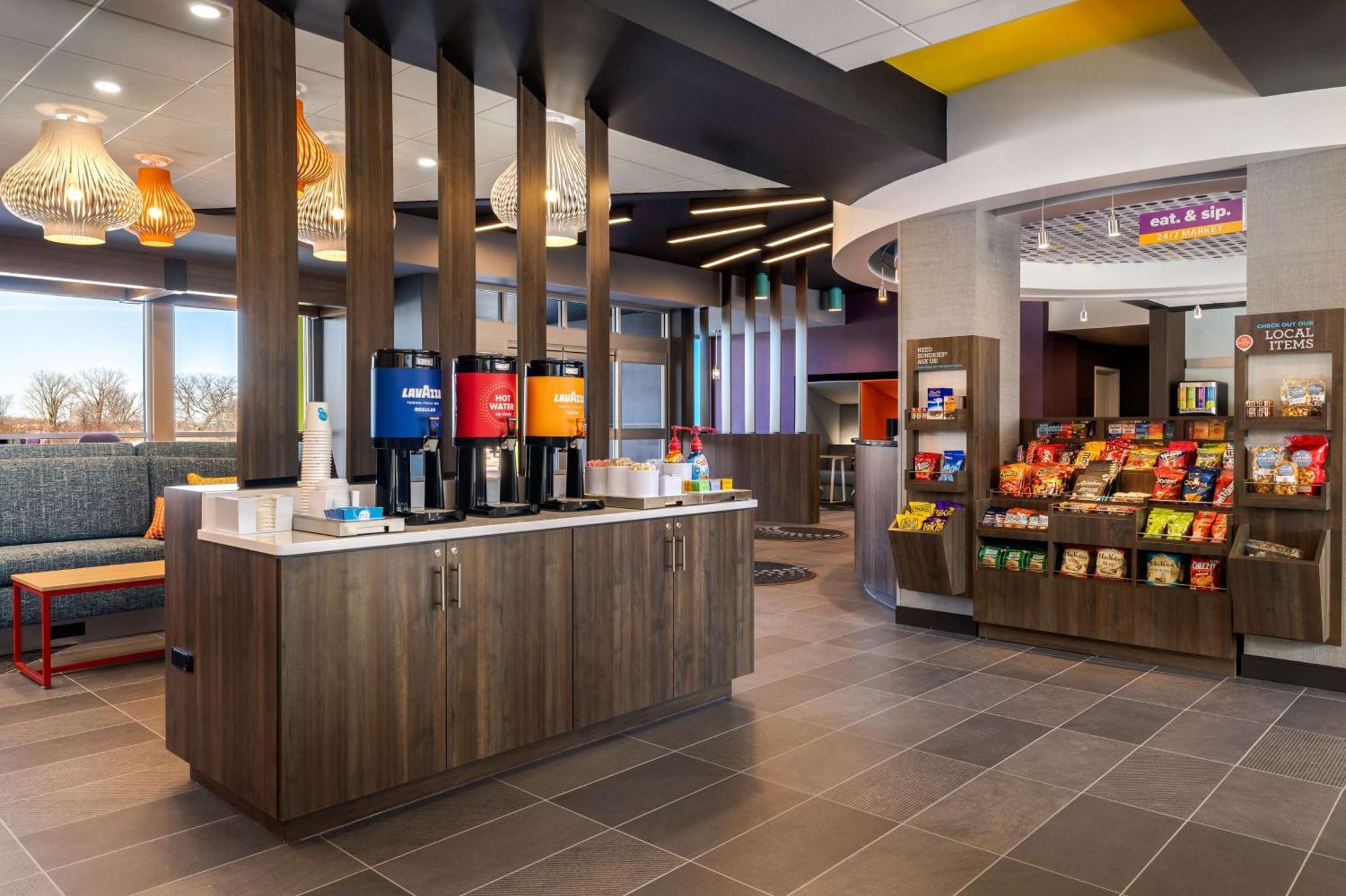 Tru By Hilton Oshkosh Hotel Exterior photo